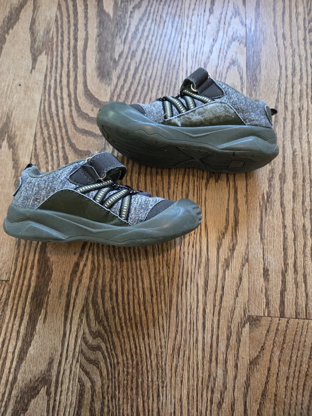 OshKosh B'gosh Olive and Gray Hook-and-Loop Sneakers - Toddler 10